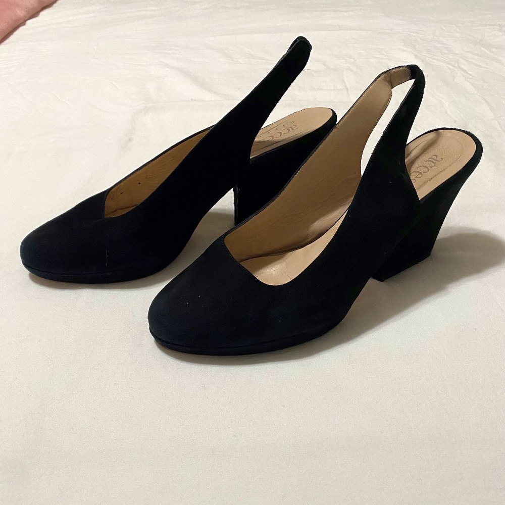 Accessoire Diffusion Black Suede Slingback Platform Pump